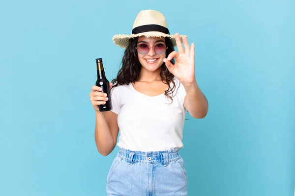 Hispanic Pretty Traveler Woman Bottle Beer — Stockfoto