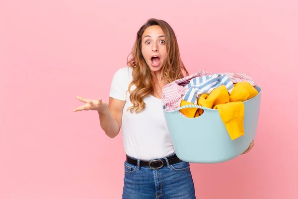 Pretty Woman Feeling Extremely Shocked Surprised Washing Clothes — Stock Photo, Image