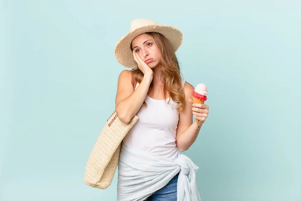 Jolie Femme Sentant Ennuyée Frustrée Somnolente Après Une Fatigue Concept — Photo