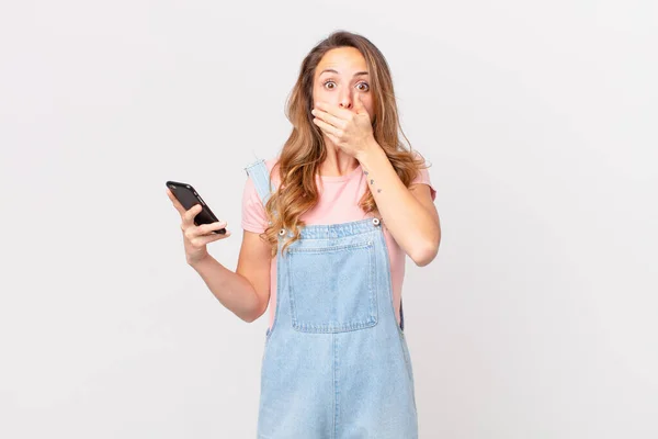 Pretty Woman Covering Mouth Hands Shocked Holding Smartphone — Stock Photo, Image