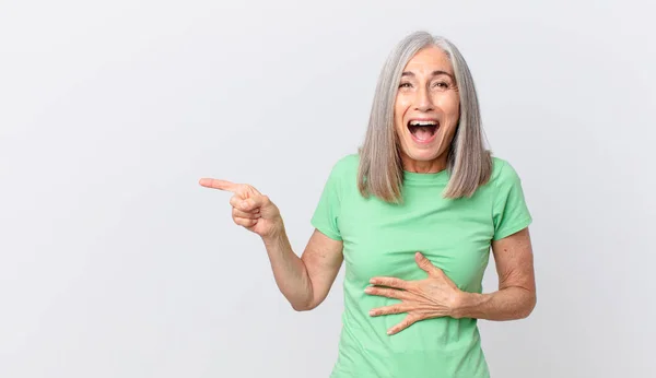 Middle Age White Hair Woman Laughing Out Loud Some Hilarious — Stock Photo, Image