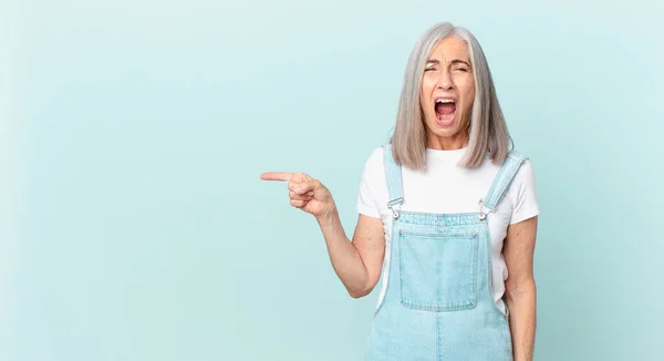 Middle Age White Hair Woman Shouting Aggressively Looking Very Angry — Stock Photo, Image