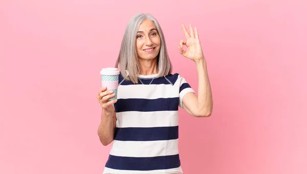 Mulher Cabelo Branco Meia Idade Sentindo Feliz Mostrando Aprovação Com — Fotografia de Stock