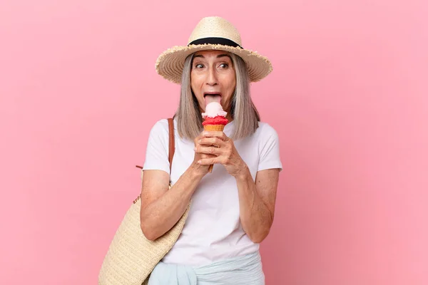 Middle Age White Hair Woman Ice Cream Summer Concept — Stock Photo, Image