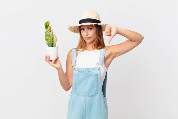 Mooie Vrouw Gevoel Kruis Tonen Duimen Naar Beneden Het Houden — Stockfoto