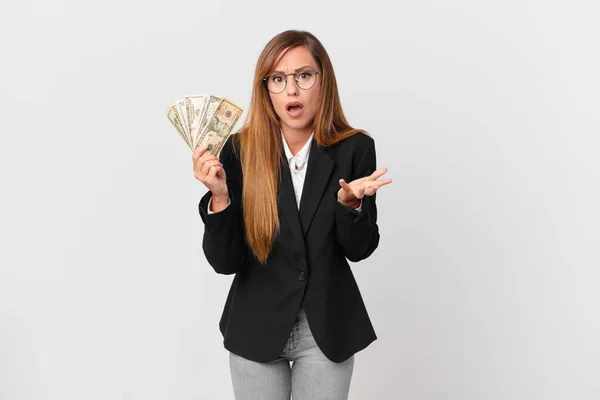 Mooie Vrouw Kijkt Wanhopig Gefrustreerd Gestrest Bedrijfs Dollarconcept — Stockfoto