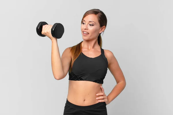 Ung Vacker Kvinna Fitness Koncept Och Lyfta Hantel — Stockfoto