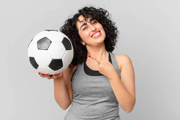 Mooie Arabische Vrouw Met Een Voetbal — Stockfoto