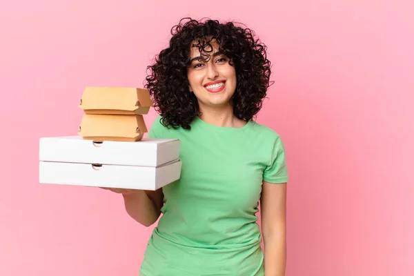 Mujer Árabe Bonita Con Llevar Cajas Comida Rápida —  Fotos de Stock