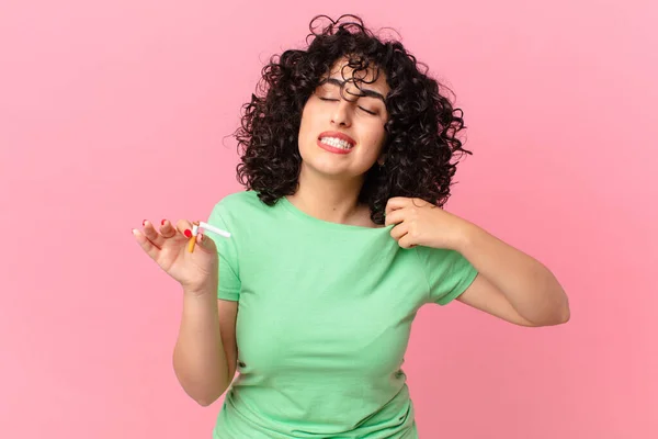 Mulher Árabe Bonita Sentindo Estressado Ansioso Cansado Frustrado Não Fumar — Fotografia de Stock