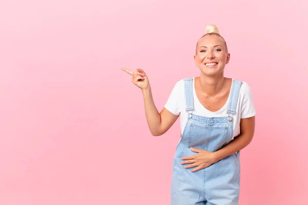 Pretty Blond Woman Laughing Out Loud Some Hilarious Joke — Stock Photo, Image