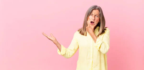 Pretty Middle Age Woman Mouth Eyes Wide Open Hand Chin — Stock Photo, Image