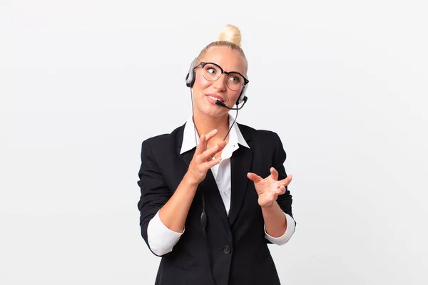 Bastante Mujer Adulta Con Auricular Trabajo — Foto de Stock