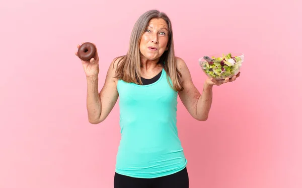 Middle Age Pretty Woman Coparing Salad Donut — Stock Photo, Image