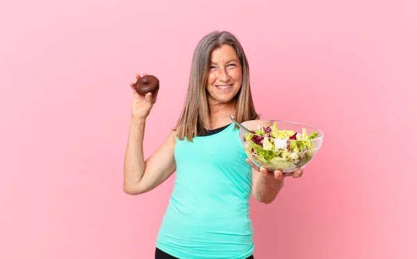 Middle Age Pretty Woman Coparing Salad Donut — Stock Photo, Image