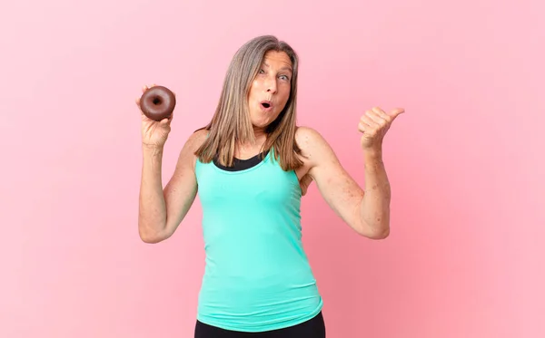 Middle Age Pretty Woman Donut — Stock Photo, Image