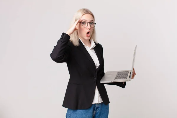 Blond Pretty Woman Looking Happy Astonished Surprised Holding Laptop — Stock Photo, Image