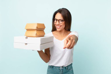 Genç İspanyol kadın fast food konseptini aldı.