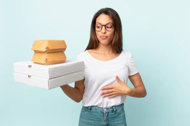 Genç İspanyol kadın fast food konseptini aldı.