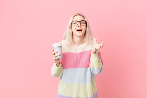 Blonde Hübsche Frau Die Verzweifelt Frustriert Und Gestresst Wirkt Kaffee — Stockfoto