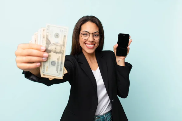 Joven Mujer Negocios Hispana Con Teléfono Inteligente — Foto de Stock