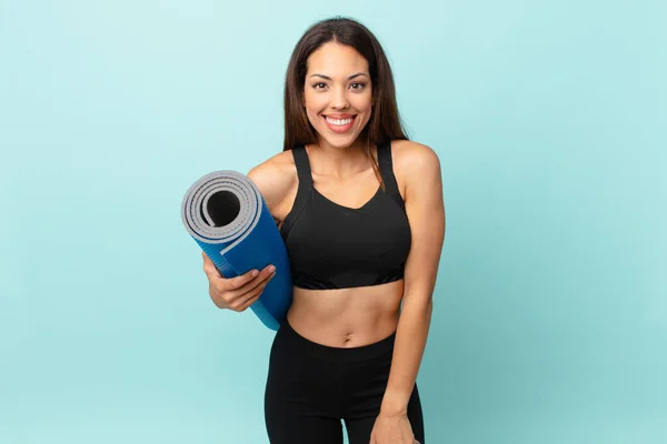 Ung Latinamerikansk Kvinna Fitness Koncept Och Yogamatta — Stockfoto