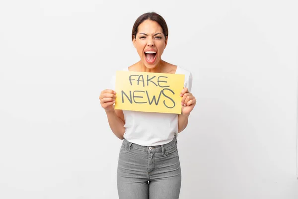 Een Jonge Spaanse Vrouw Fake News Concept — Stockfoto