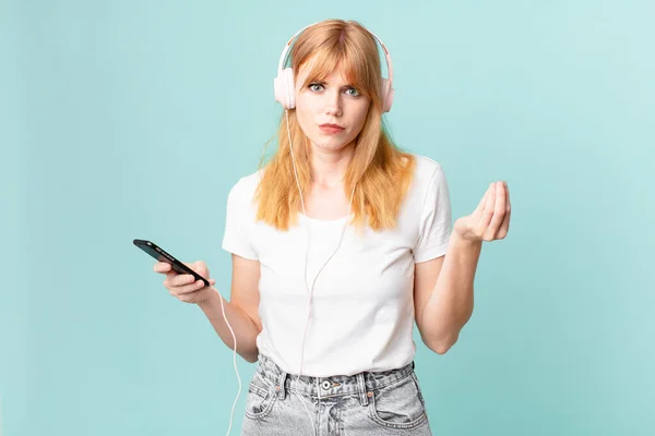 Mooie Rode Hoofd Vrouw Maken Capice Geld Gebaar Vertellen Betalen — Stockfoto