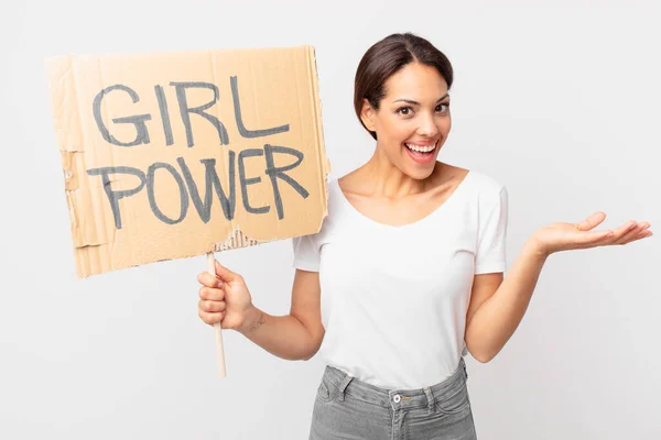 Wanita Muda Hispanik Konsep Kekuatan Gadis — Stok Foto