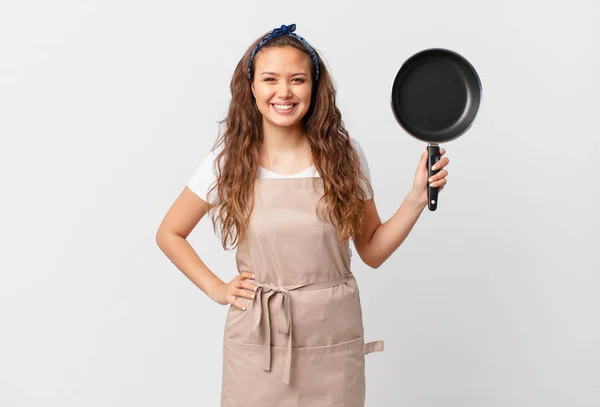 Jovem Mulher Bonita Sorrindo Feliz Com Uma Mão Conceito Chef — Fotografia de Stock