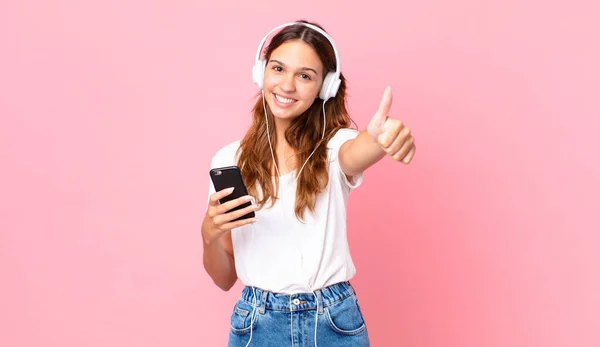 Jeune Jolie Femme Sentant Fière Souriant Positivement Avec Les Pouces — Photo