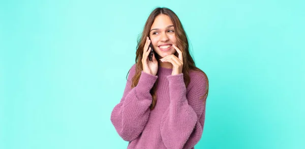 Junge Hübsche Frau Mit Glücklichem Selbstbewusstem Gesichtsausdruck Mit Der Hand — Stockfoto