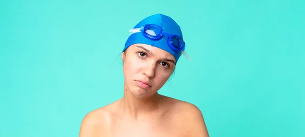 Joven Bonita Mujer Sintiéndose Triste Llorona Con Una Mirada Infeliz —  Fotos de Stock