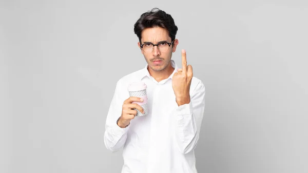 Joven Hispano Sintiéndose Enojado Molesto Rebelde Agresivo Sosteniendo Café Para — Foto de Stock