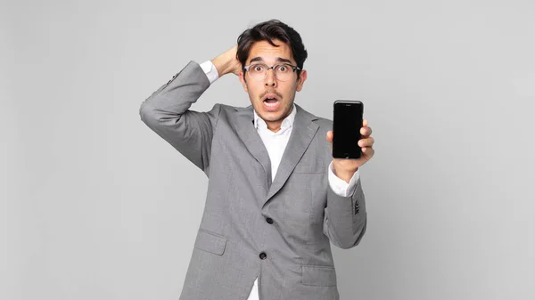 Jeune Homme Hispanique Sentant Stressé Anxieux Effrayé Les Mains Sur — Photo