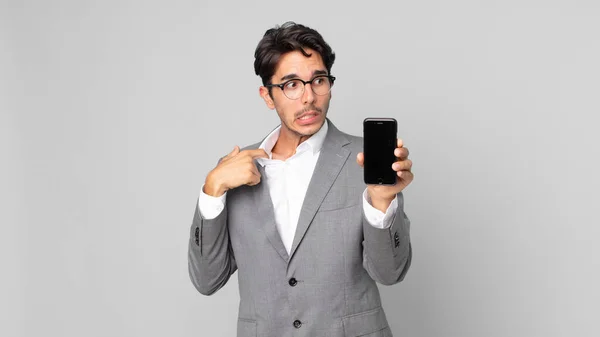 Jovem Hispânico Homem Sentindo Estressado Ansioso Cansado Frustrado Segurando Smartphone — Fotografia de Stock