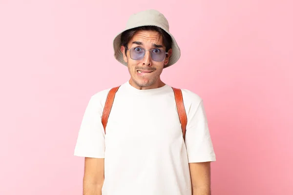 Young Hispanic Man Looking Puzzled Confused Summer Concept — Stock Photo, Image