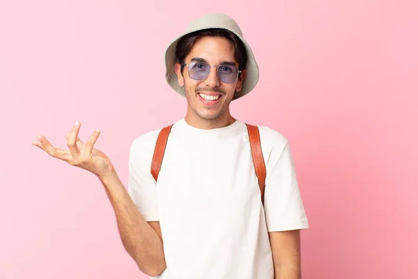 Young Hispanic Man Feeling Happy Surprised Realizing Solution Idea Summer — Stock Photo, Image