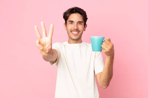 Giovane Uomo Ispanico Sorridente Dall Aspetto Amichevole Mostrando Numero Tre — Foto Stock