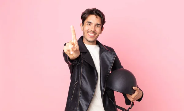 Jonge Spaanse Man Glimlacht Trots Vol Vertrouwen Maakt Nummer Één — Stockfoto