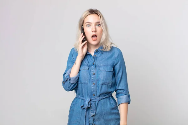 Young Pretty Albino Woman Looking Very Shocked Surprised Talking Smartphone — Stock Photo, Image