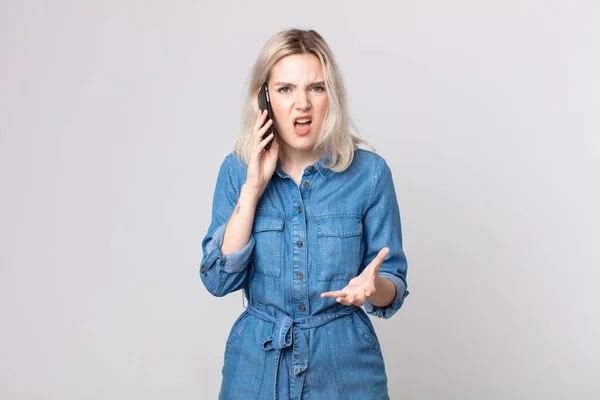 Young Pretty Albino Woman Looking Angry Annoyed Frustrated Talking Smartphone — Stock Photo, Image