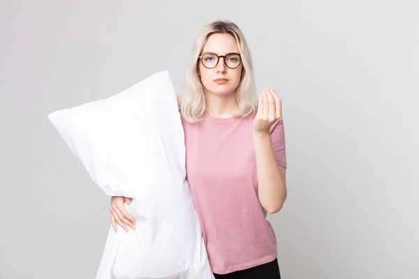 Ung Söt Albino Kvinna Gör Capice Eller Pengar Gest Säger — Stockfoto