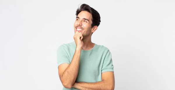 Ispanico Bello Uomo Sorridente Con Felice Espressione Fiduciosa Con Mano — Foto Stock