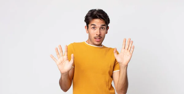 Hispânico Bonito Homem Olhando Nervoso Ansioso Preocupado Dizendo Não Culpa — Fotografia de Stock