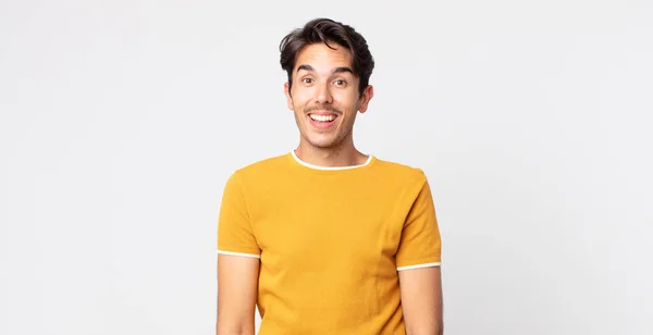 Hombre Guapo Hispano Que Parece Feliz Gratamente Sorprendido Emocionado Con —  Fotos de Stock