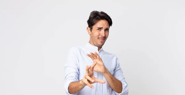 Hispanische Gutaussehender Mann Der Sich Angewidert Und Ekelhaft Fühlt Sich — Stockfoto