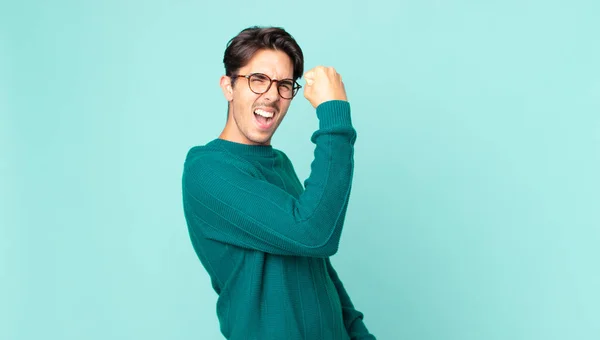 Hispanic Handsome Man Feeling Happy Satisfied Powerful Flexing Fit Muscular — Stock Photo, Image