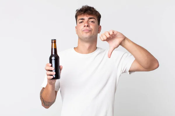 Jovem Bonito Homem Sentindo Cruz Mostrando Polegares Para Baixo Segurando — Fotografia de Stock