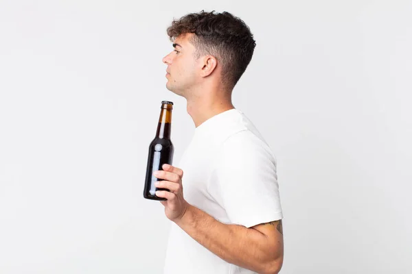 Young Handsome Man Profile View Thinking Imagining Daydreaming Holding Beer — Stock Photo, Image
